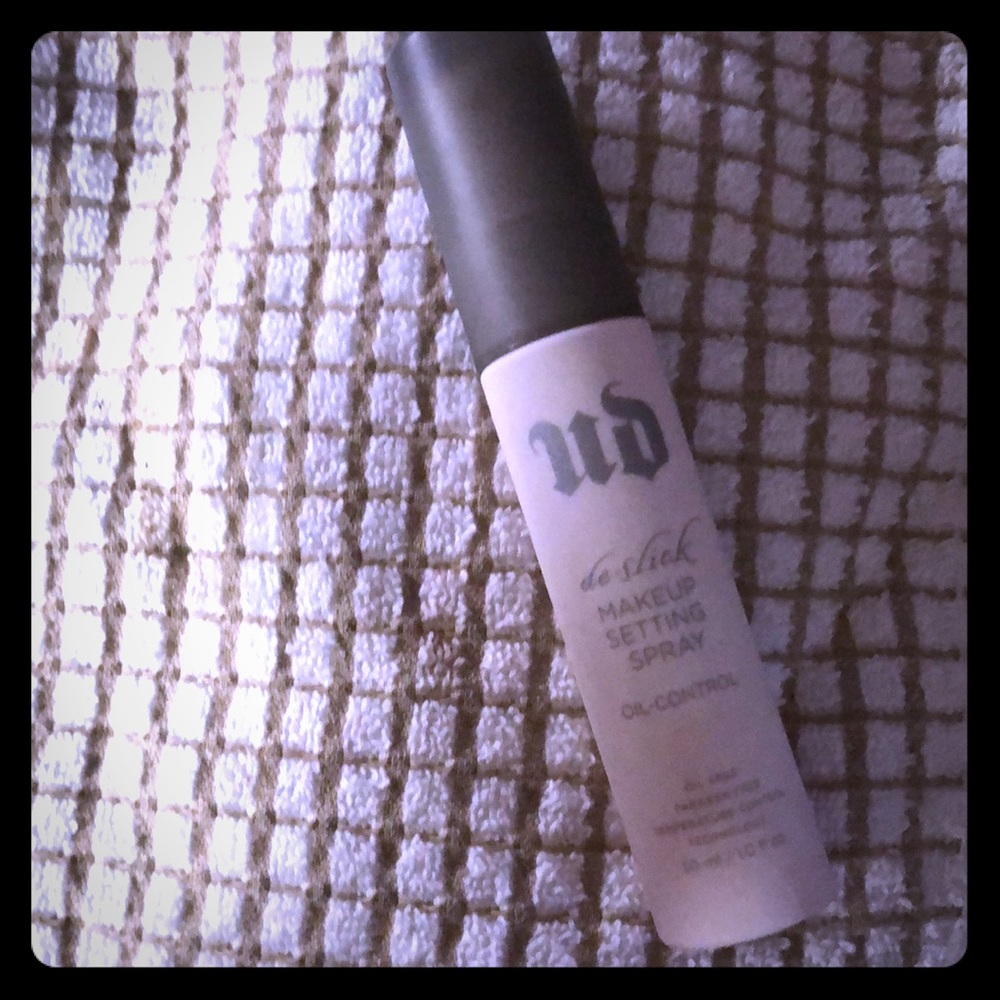 Travel size urban decay setting spray